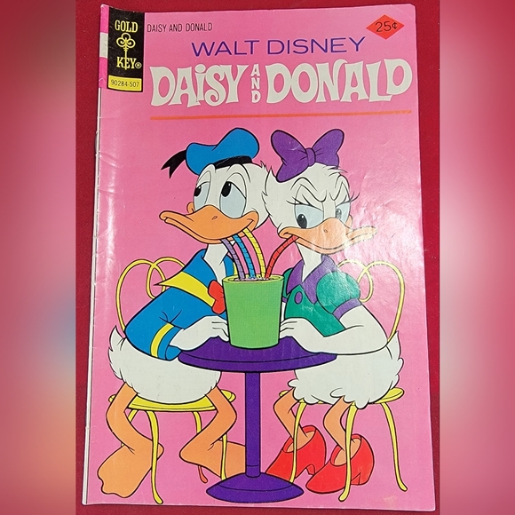 Walt disney no. 11 Daisy and Donald (1975) comic book. bagged and bordered - Picture 2 of 6
